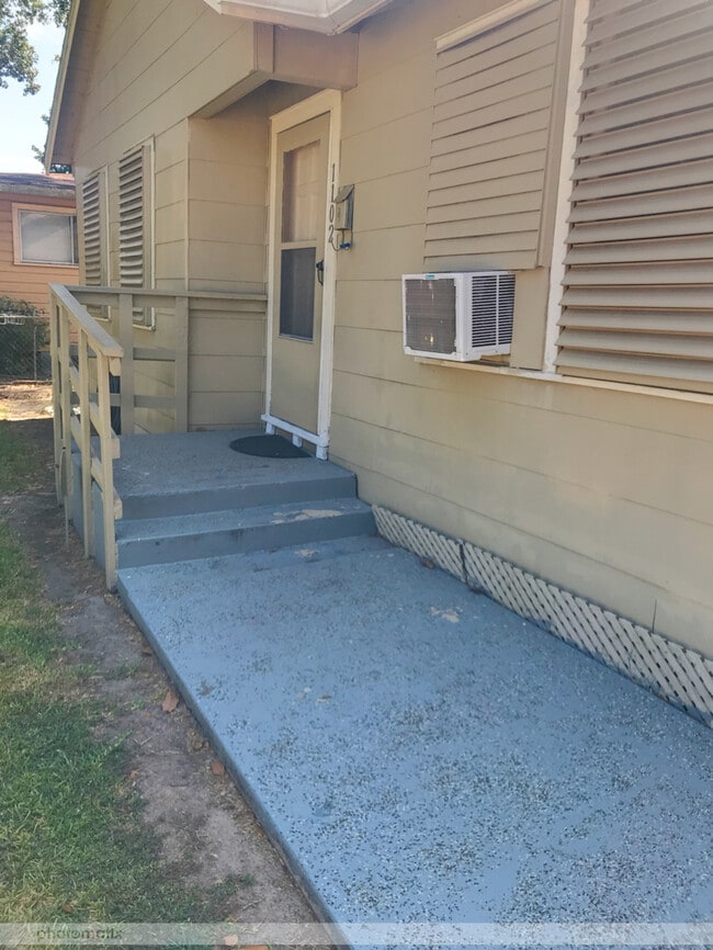 Photo - 1102 Linden House