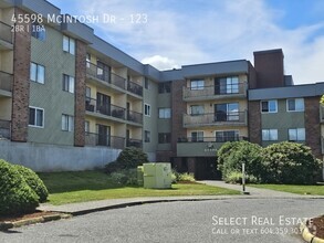 Building Photo - 45598 McIntosh Dr