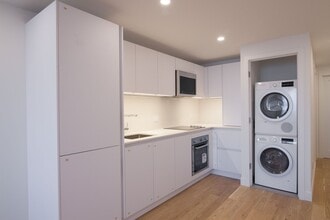 Building Photo - 3460 Rue Durocher