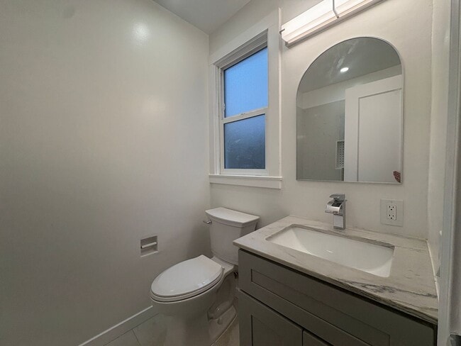 Building Photo - Downtown Palo Alto Living – 1 Bedroom Apar...