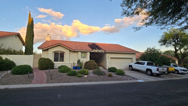 Foto del edificio - 5550 N Waterfield Dr