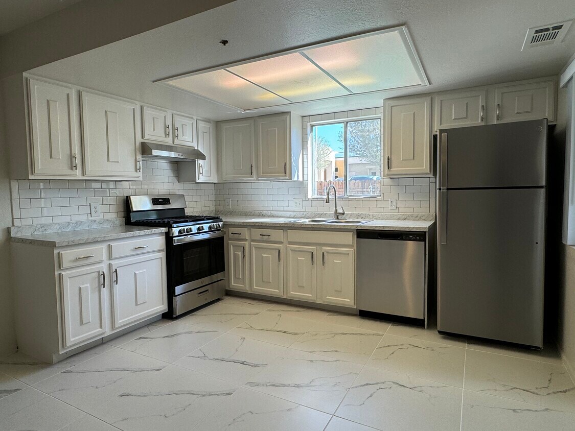 31634 Thelma Ave Unit 4, Thousand Palms, CA 92276 Apartments in