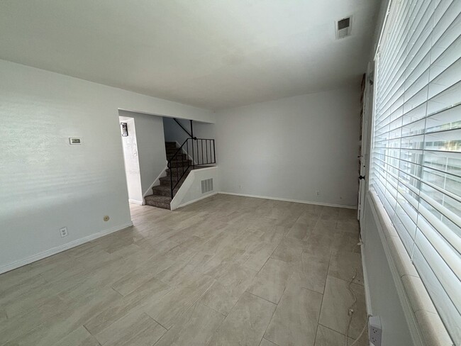 Building Photo - Willow Tree Condo For Rent - Amazing Locat...