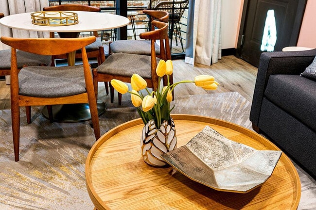 Foto del edificio - 611 Commerce St