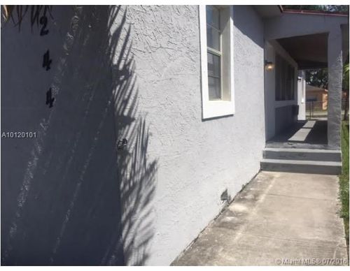 Foto del edificio - 2244 Hood St
