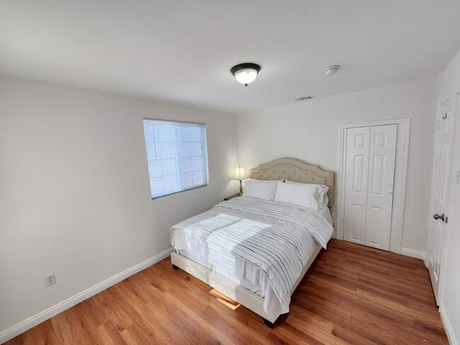 Foto del edificio - 10571 Sycamore Ave