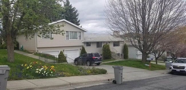 Building Photo - 1340 NW Kenny Dr