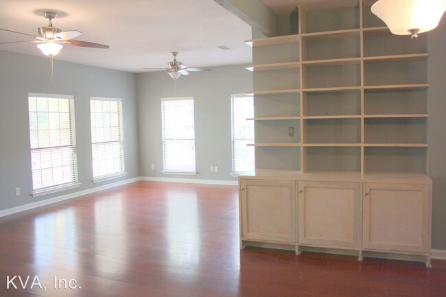 Building Photo - 1118 San Augustine Dr