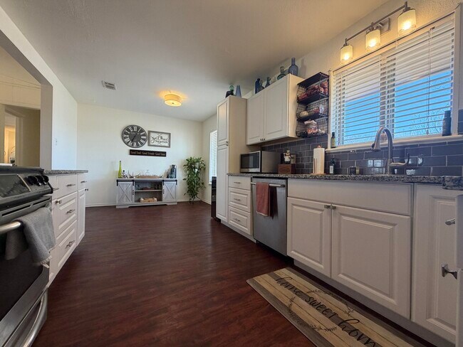 Foto del edificio - 8422 Gary Ave