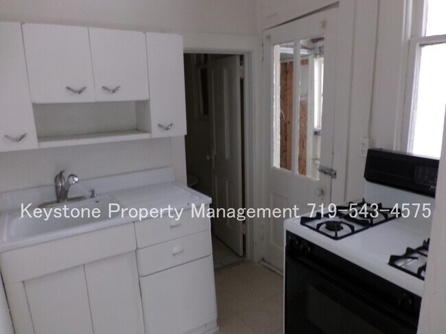 Foto del edificio - $365 Off Move-in Special!  Centrally Located Apartment - 1 BD/1 Bath $725/$725