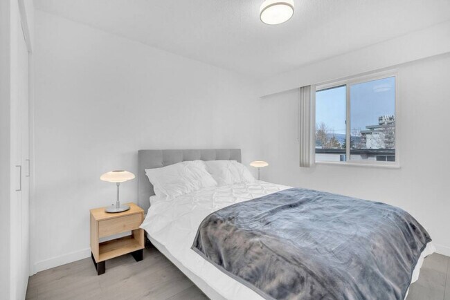 Photo du bâtiment - 55 E 12th Ave