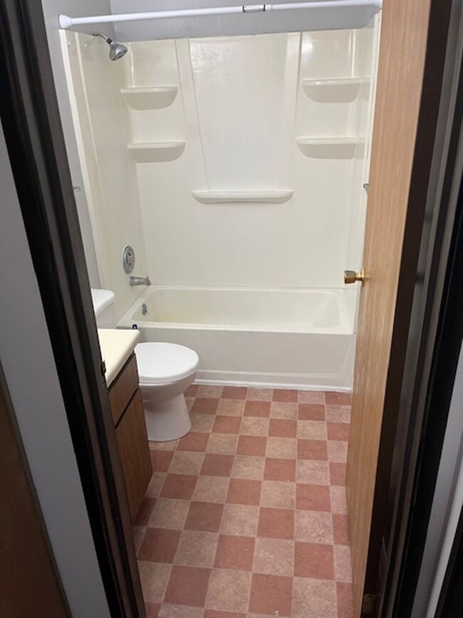 Building Photo - 2 Bedroom Apartment in Butler!!!