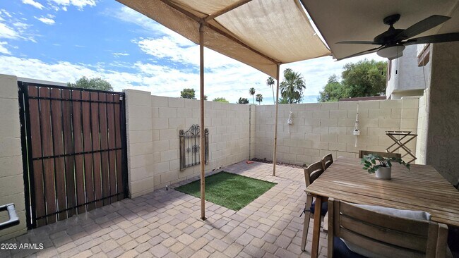 Foto del edificio - 6040 N 79th St
