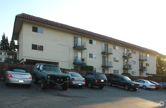 Building Photo - Spanish Castle Apartments