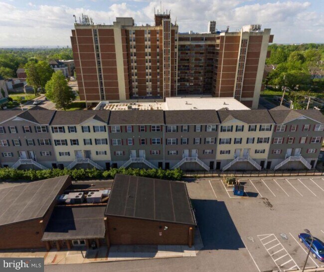 Building Photo - 5237 Crowson Ave