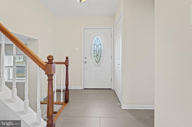 Building Photo - 205 Country Club Dr SW