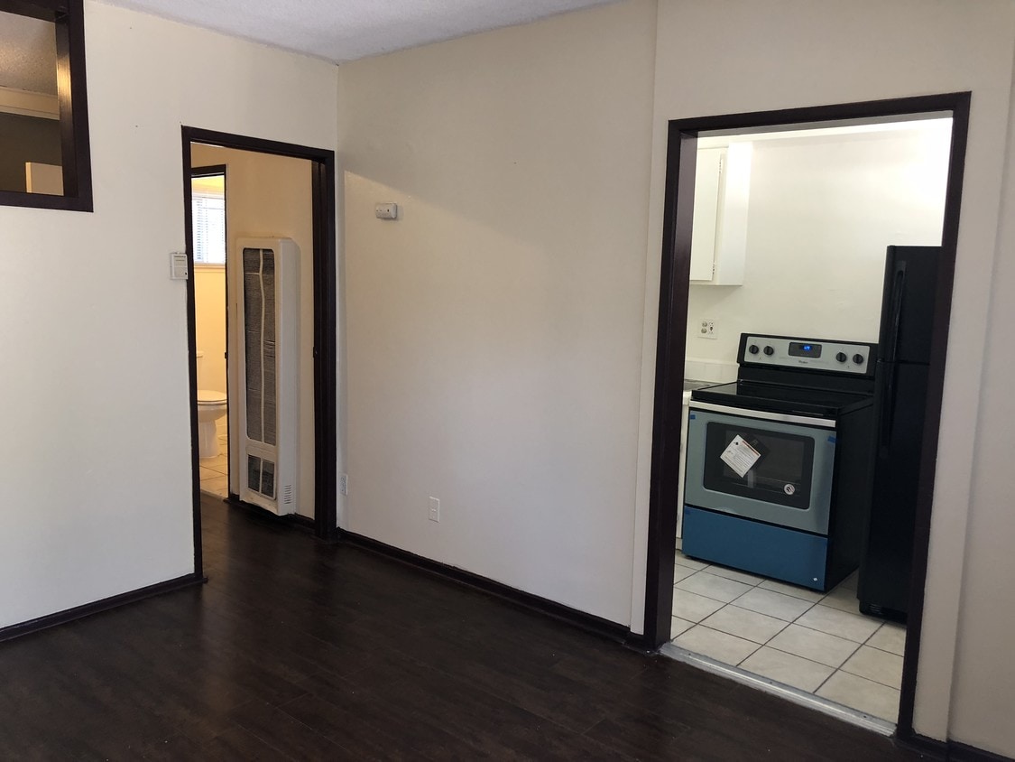 Primary Photo - 141 S Ave 55
