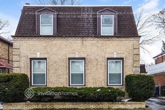 Building Photo - 9201 S Claremont Ave