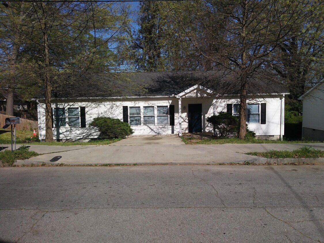 Foto principal - 1082 Coleman St SW