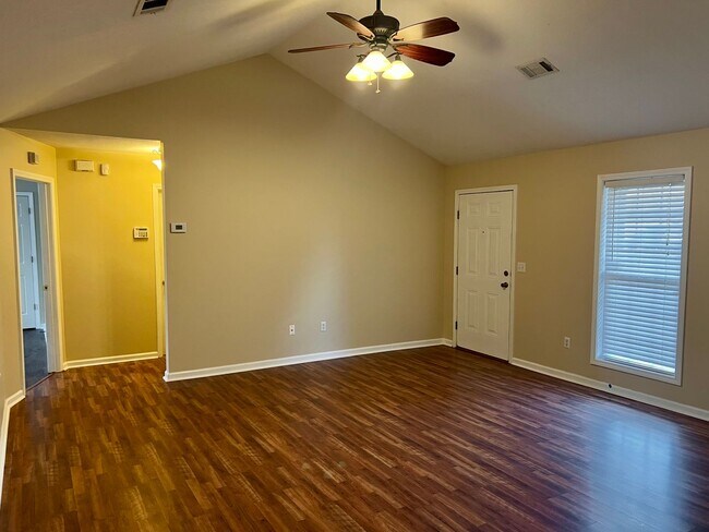 Foto del edificio - 5611 Prospect Rd. - For RENT!