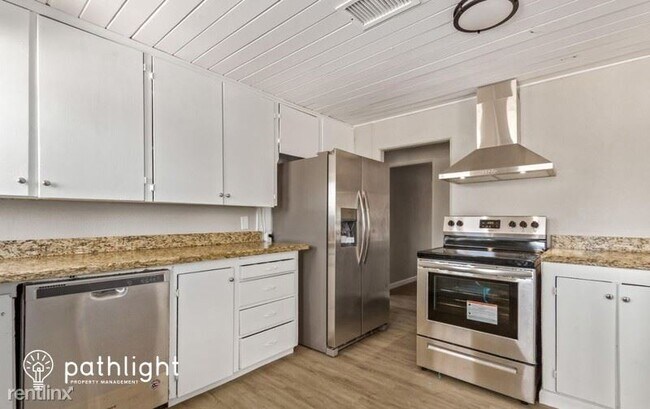 Foto del edificio - 4 br, 2 bath House - 110 N 2nd St UNIT