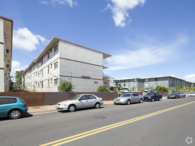 Building Photo - Leolua Gardens