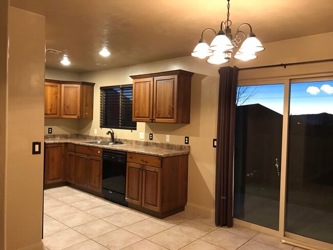 Building Photo - Charming Cedar City 3 Bedroom Home