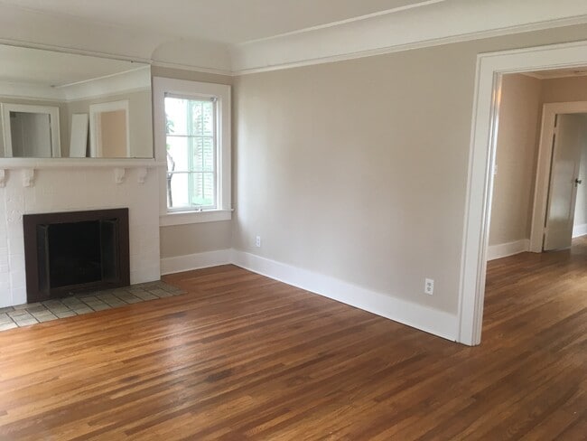 Building Photo - 559 B Ave