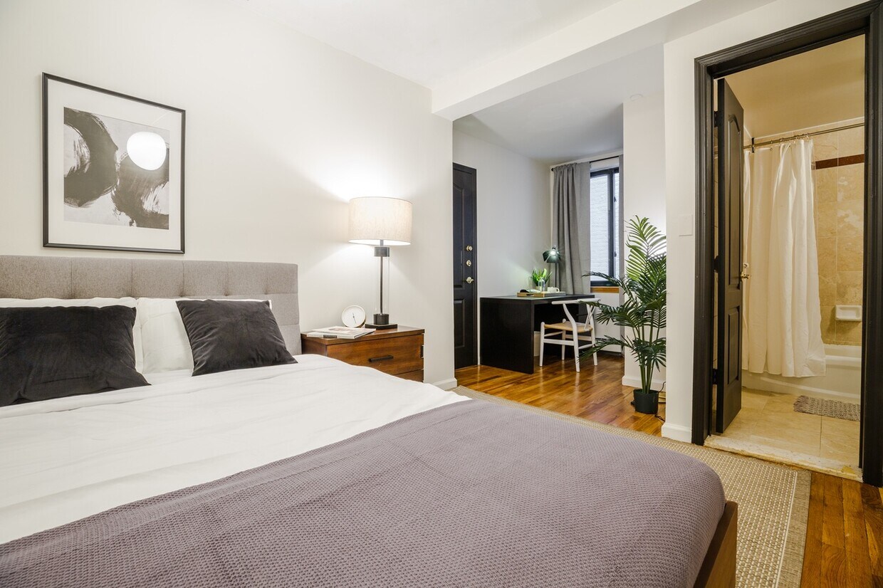 Primary Photo - #145 Queen room in East Village 5-bed / 2