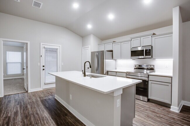 Foto del edificio - Beautiful 3/2/2 Tiffany Floor Plan