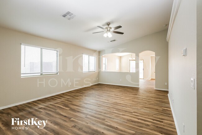 Building Photo - 3141 W Sunland Ave