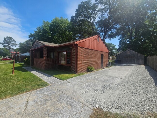 Building Photo - Manor View