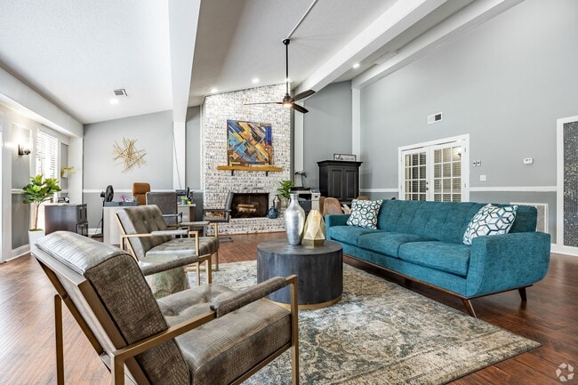 Building Photo - Covington Square Townhomes