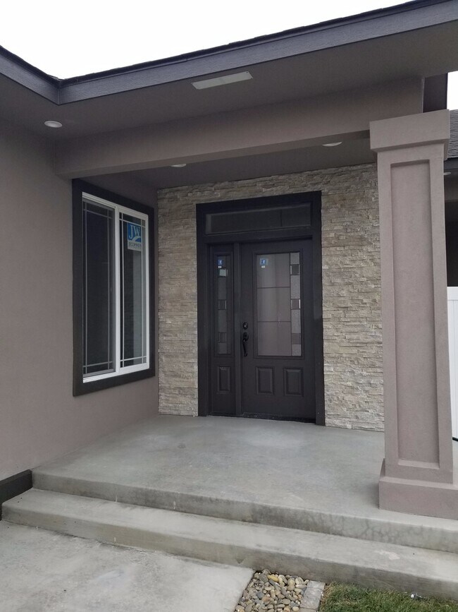Foto del edificio - Occupied, do not disturb tenants. West Valley 3 bedroom 2.5 bath plus an office,  custom built re...