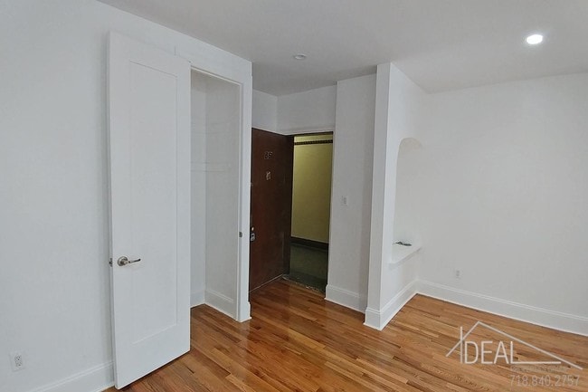 Building Photo - 1544 Park Pl