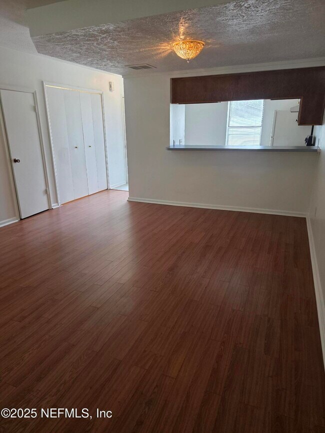 Foto del edificio - 4645 Barnes Rd S