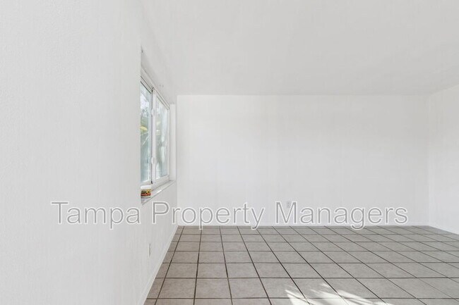 Foto del edificio - 5801 Emerson Ave S