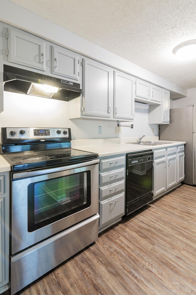 Building Photo - 1641 Arlyn Cir
