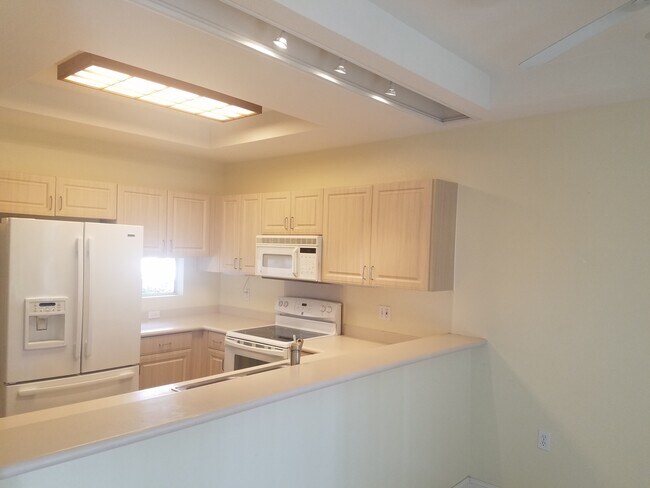 Foto del edificio - Unfurnished 3 Bedroom, 2.5 Bath Townhome i...