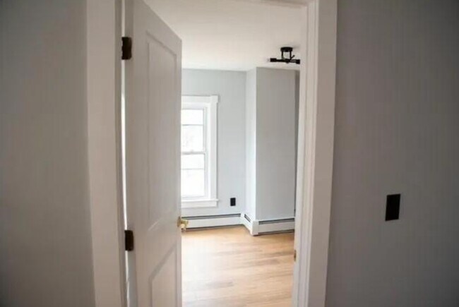 Building Photo - 4 Pearl St