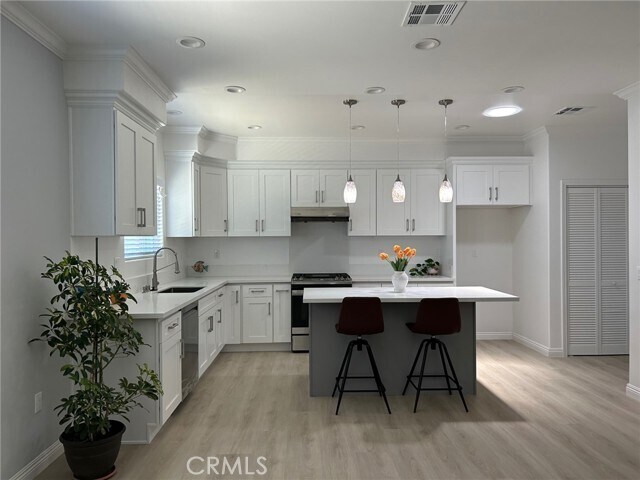 Building Photo - 8415 E Hermosa Dr
