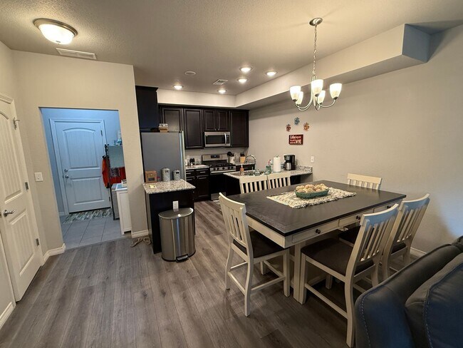 Foto del edificio - Amazing 3 Bedroom Townhome Near Charming Downtown Berthoud