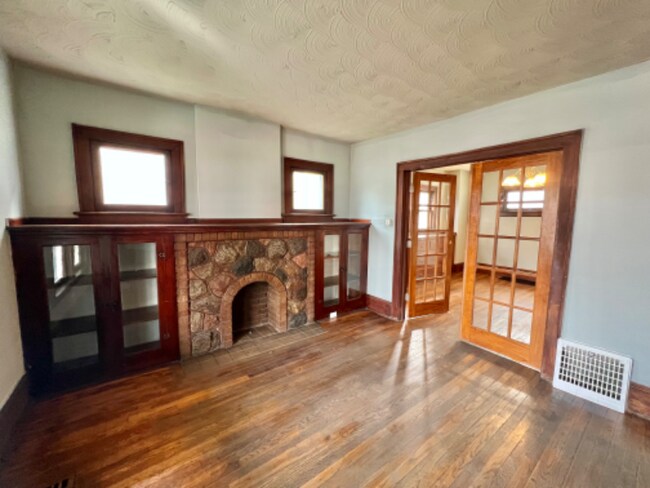 Building Photo - 46 W Salome Ave