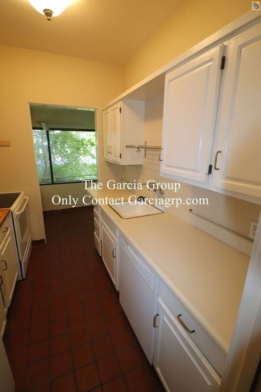Building Photo - 1407 SW Hall St