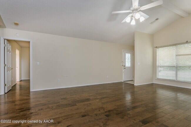 Foto del edificio - 7008 Thunder Rd