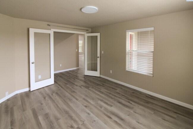 Foto del edificio - 3 bedroom, 2 bath home in Pasco
