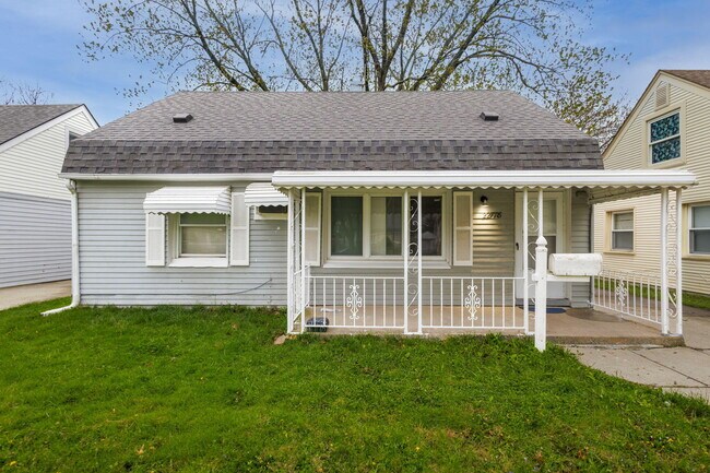 Foto del edificio - 22778 Almond Ave