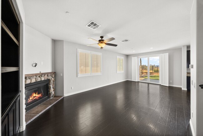 Building Photo - 37749 Fiesta Flower St