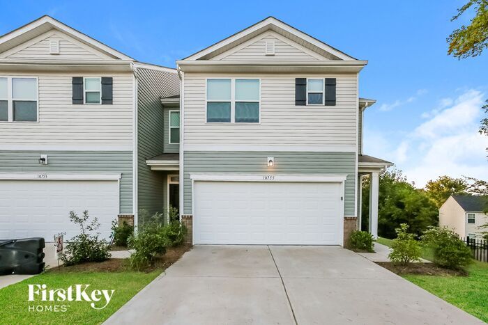 Foto principal - 10755 Rivergate Dr NW