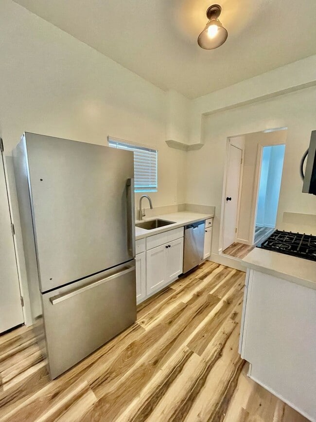 Foto del edificio - 2 bedroom/1 Bathroom - Isla Vista